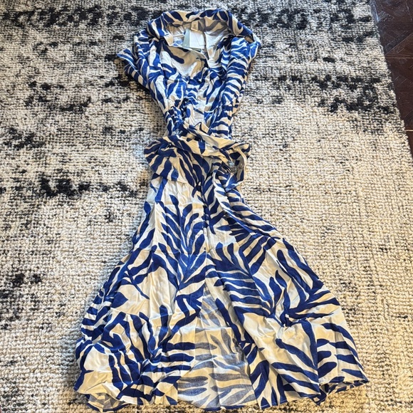 H&M Blue and White Animal Print Maxi Dress - Picture 1 of 3